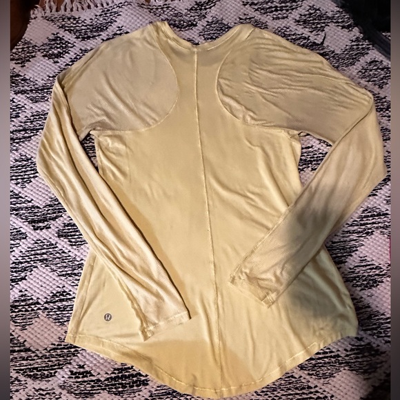 Lululemon size 8 long sleeve - Picture 3 of 6